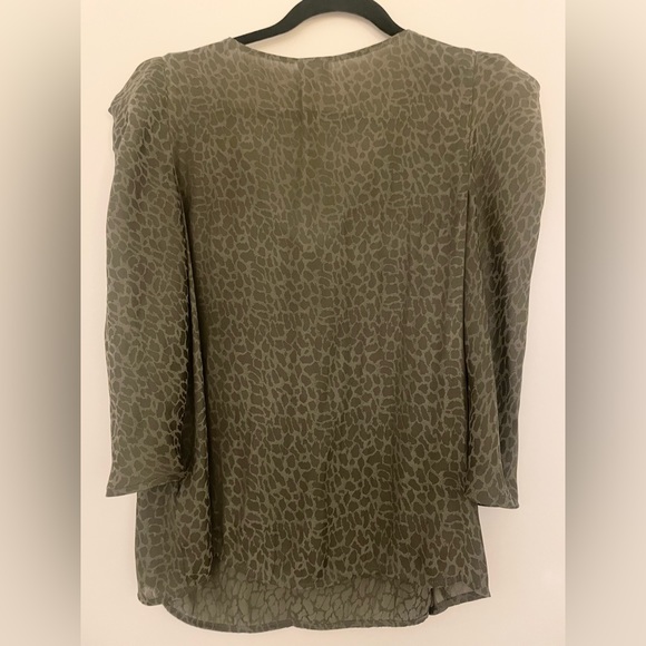 A NEW DAY Women’s Leopard Print Elbow Sleeve V-Neck Blouse Size Medium - Picture 4 of 5